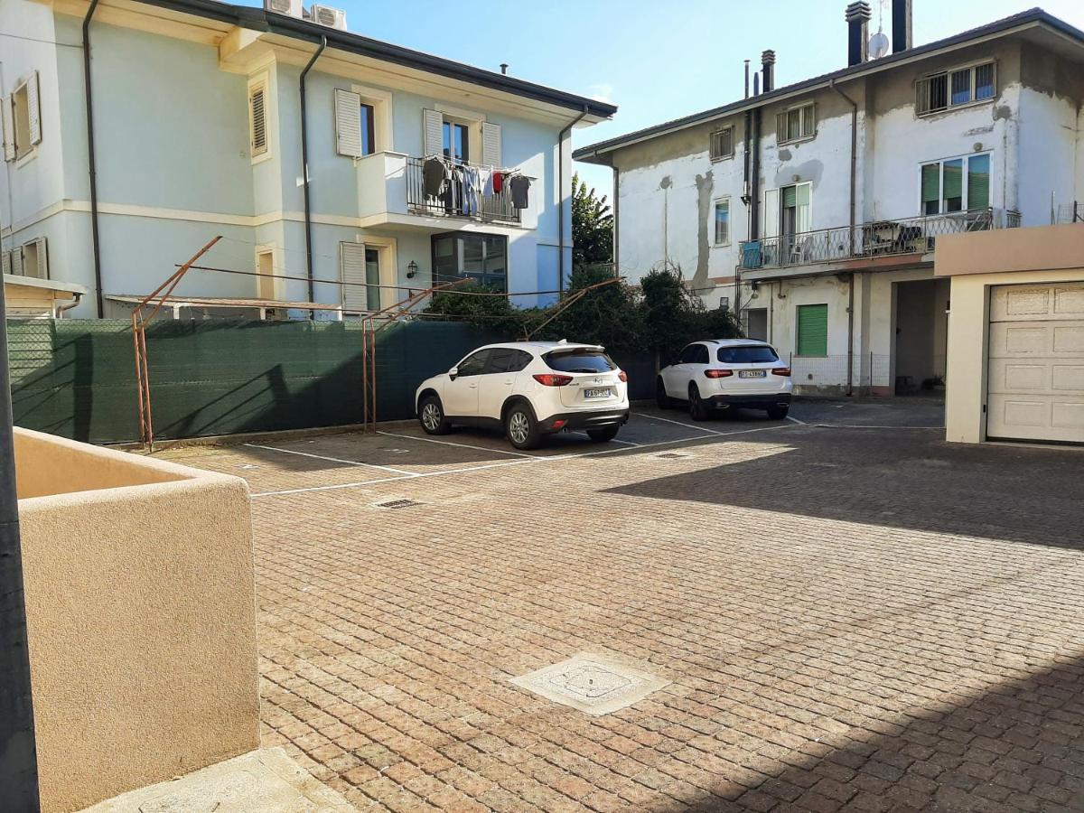 Residenza Mediterranea Apartments Rimini Eksteriør billede