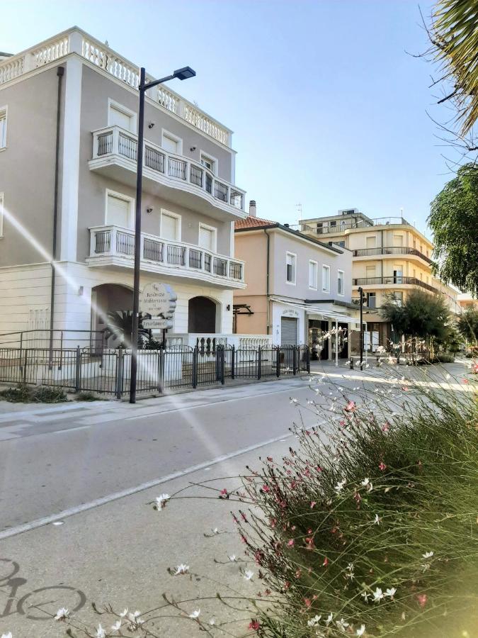 Residenza Mediterranea Apartments Rimini Eksteriør billede